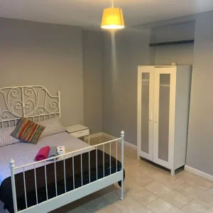 4-bedroom flat in Shadwell - Image 6