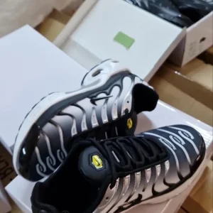 Kids' best quality trainers - Image 2