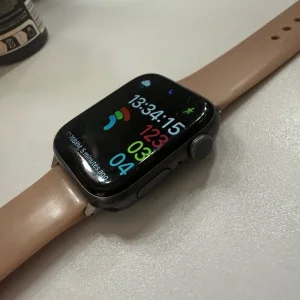 Apple Watch Series 5 – 40mm Black (Includes Extra Strap) - Image 3
