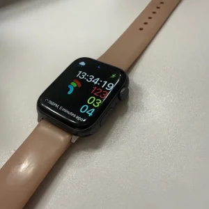 Apple Watch Series 5 – 40mm Black (Includes Extra Strap) - Image 6