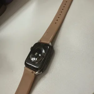 Apple Watch Series 5 – 40mm Black (Includes Extra Strap) - Image 7