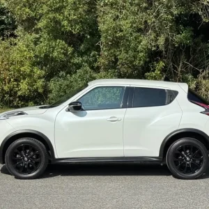 2017 Nissan Juke 1.2 DiG-T N-Connecta Manual 6-Speed Petrol Hatchback - Image 5