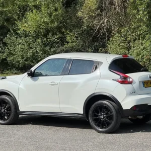 2017 Nissan Juke 1.2 DiG-T N-Connecta Manual 6-Speed Petrol Hatchback - Image 6