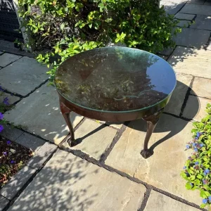 Round feature coffee table with removable glass top - Image 2