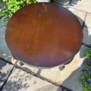 Round feature coffee table with removable glass top