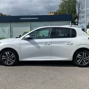 2021 Peugeot 208 1.2 PureTech Allure Hatchback - Image 6