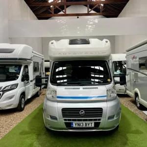 AUTOTRAIL TRACKER RS 2013 2 BERTH MOTORHOME - Image 4