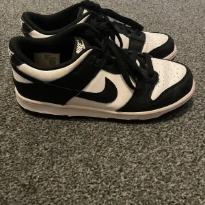 Panda Nike Low Dunks - Image 2