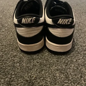 Panda Nike Low Dunks - Image 3