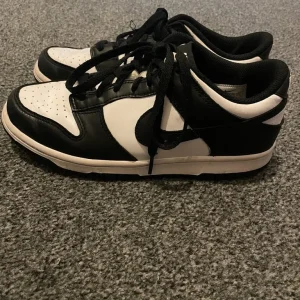 Panda Nike Low Dunks - Image 4
