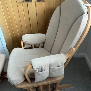 Nursing chair and matching stool - Image 3