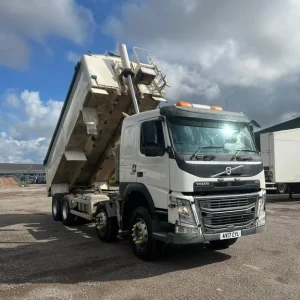 Volvo FM 450 Insulated Tipper with Sleeper Cab - Image 2