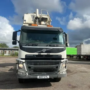 Volvo FM 450 Insulated Tipper with Sleeper Cab - Image 3