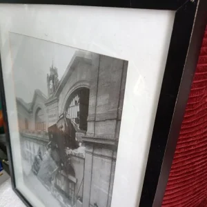 Framed black and white picture of The Montparnasse Train Wreck 1895 - Image 2
