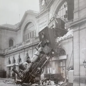 Framed black and white picture of The Montparnasse Train Wreck 1895 - Image 3