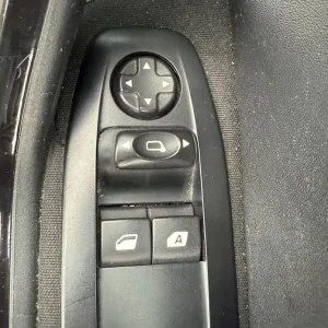 2017 Peugeot 208 1.2L Hatchback Manual - Image 6