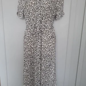 WORN HANDFUL OF TIMES - NEW LOOK DRAW WAIST DRESS - SIZE 6 (fits up to size 8)