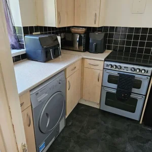 Room in a two-bed flat - Image 7