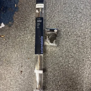 Brand new extending dunelm curtain pole and brackets chrome - Image 3