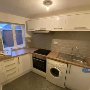 1 bedroom maisonette in Church Road, Gurnard, Hove, Brighton and Hove - Image 2