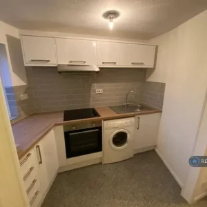 1 bedroom maisonette in Church Road, Gurnard, Hove, Brighton and Hove - Image 4