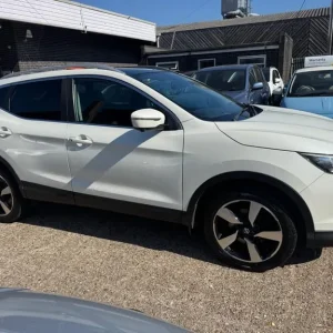 2016 Nissan Qashqai 1.5 dCi N-Connecta - Image 5