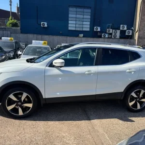 2016 Nissan Qashqai 1.5 dCi N-Connecta - Image 6