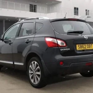 2012 Nissan Qashqai 1.6 dCi Tekna 4WD Hatchback - Image 3