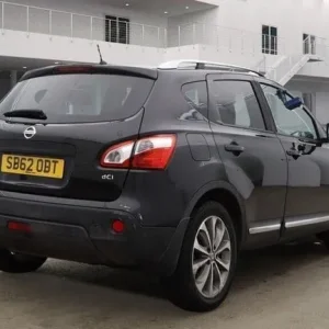 2012 Nissan Qashqai 1.6 dCi Tekna 4WD Hatchback - Image 4