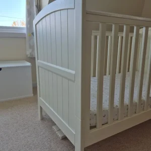 Wooden cotbed with mattress - Image 2