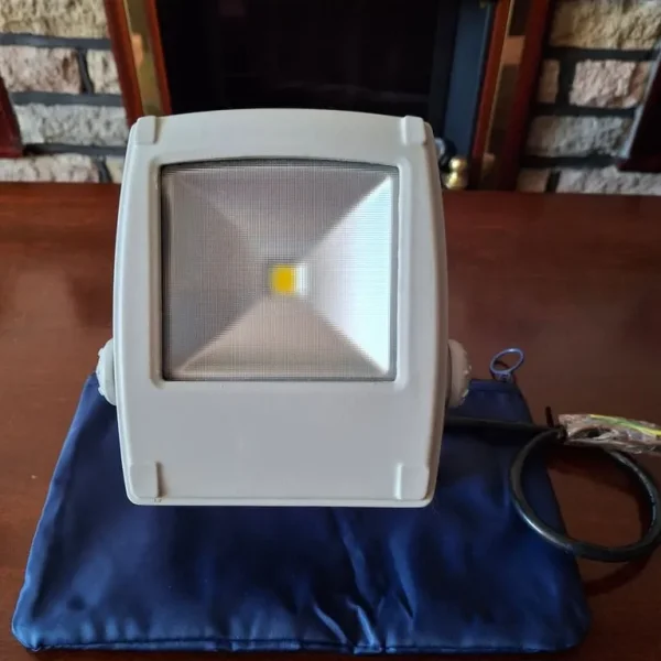 ETERNA 10W SLIMLINE LED FLOODLIGHT