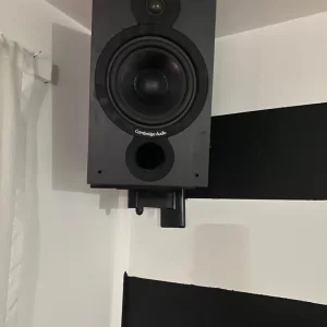 4 Cambridge Audio SX60 speakers with wall holders - Image 5