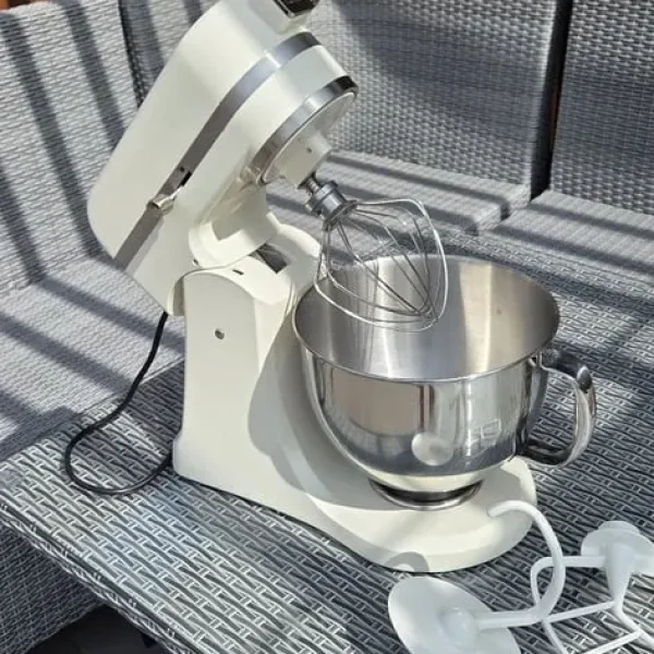 Stand mixer