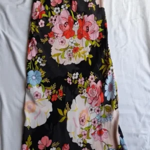 Size 8 lightweight maxi dress - Image 2