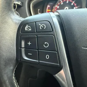 2018 Volvo V40 R-Design Pro 2.0 T2 Manual Hatchback - Image 4