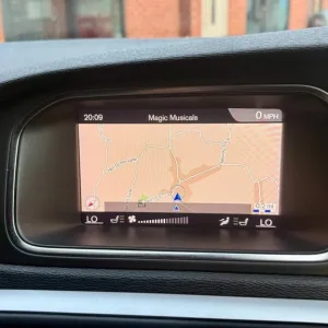 2018 Volvo V40 R-Design Pro 2.0 T2 Manual Hatchback - Image 7