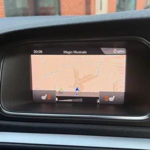 2018 Volvo V40 R-Design Pro 2.0 T2 Manual Hatchback - Image 8