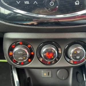 Vauxhall Adam 1.4 2013 hatchback, 3 doors, manual - Image 4