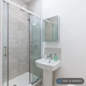 1 bedroom flat in Sillwood Road, hampton, London Borough of Richmond upon Thames - Image 8