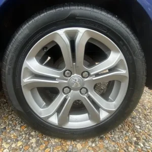 2014 Peugeot 208 1.4 HDi Allure Hatchback - Image 6