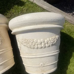 Pair of large ornate plastic planters - Image 2