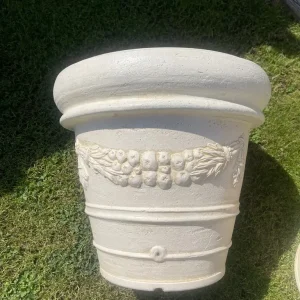 Pair of large ornate plastic planters - Image 3