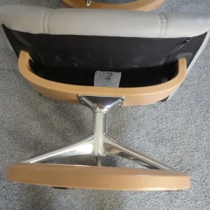 Ekornes Stressless large grey leather consul recliner with footstool - Image 2