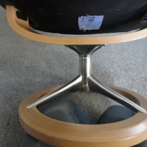 Ekornes Stressless large grey leather consul recliner with footstool - Image 4