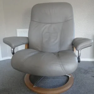 Ekornes Stressless large grey leather consul recliner with footstool - Image 5