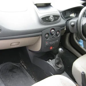 Renault Clio 2006 hatchback, 3 doors, manual - Image 8