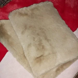 Luxury Faux Fur Rug 110cm x 90cm - Image 4