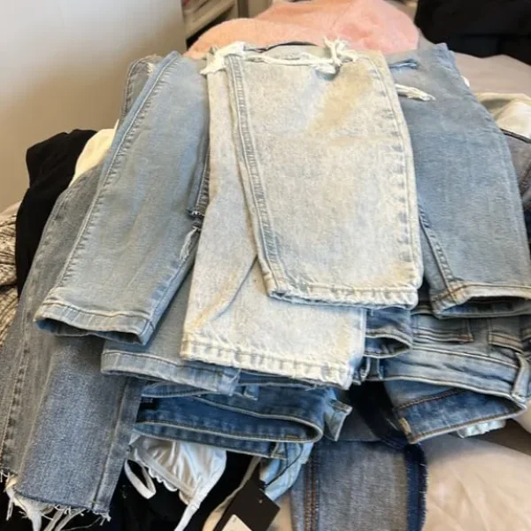 Women’s and Girls Sizes 4-10 Clothes – Lots with Tags or Never Worn