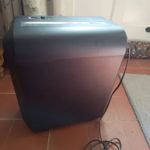 Fellowes Powershred LX65 Crosscut Paper Shredder - Image 2