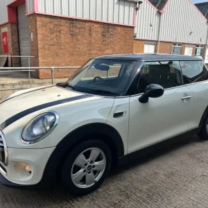 2014 MINI Hatch 1.5 Cooper Euro 6 (s/s) 3dr HATCHBACK Petrol Manual - Image 3